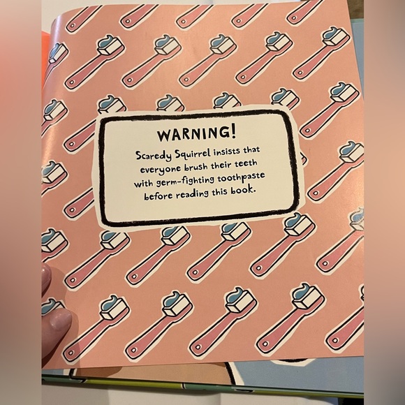 Scaredy squirrel at night Scaredy squirrel makes a friend hardback books AR - Picture 5 of 16